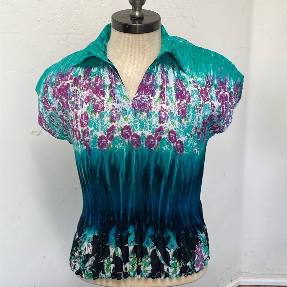 jewel colred floral design shirt with collar. lightweight one size